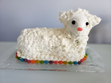 Illustration for article titled How hard can it be to make a 3D Easter lamb cake?